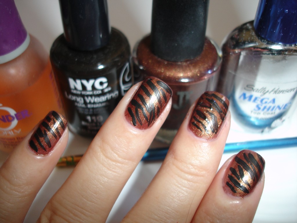 Tiger Nail Art